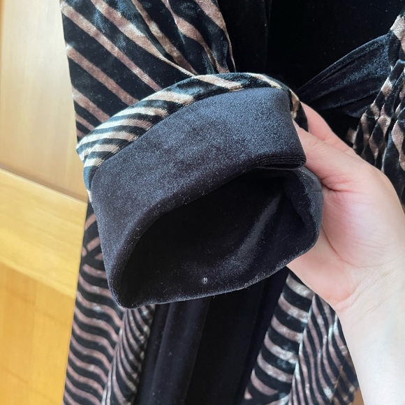 Velvet and Velour Housecoat Dressing Coat Robe - Picture 9 of 9